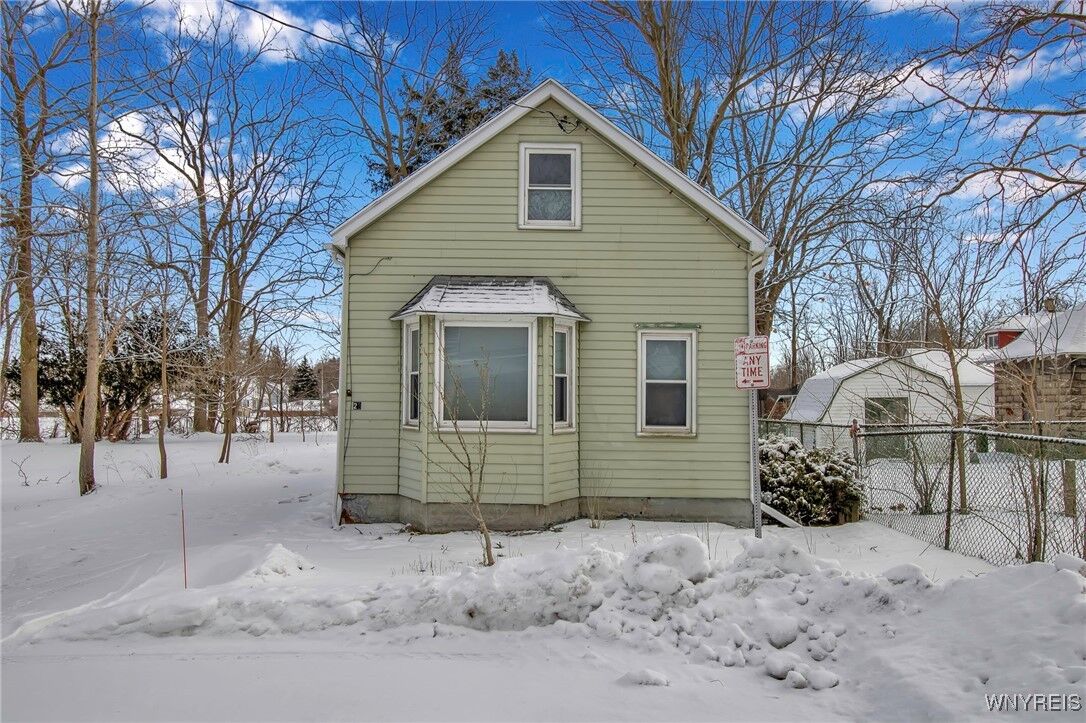 Property Photo:  28 E Garfield Street  NY 14086 