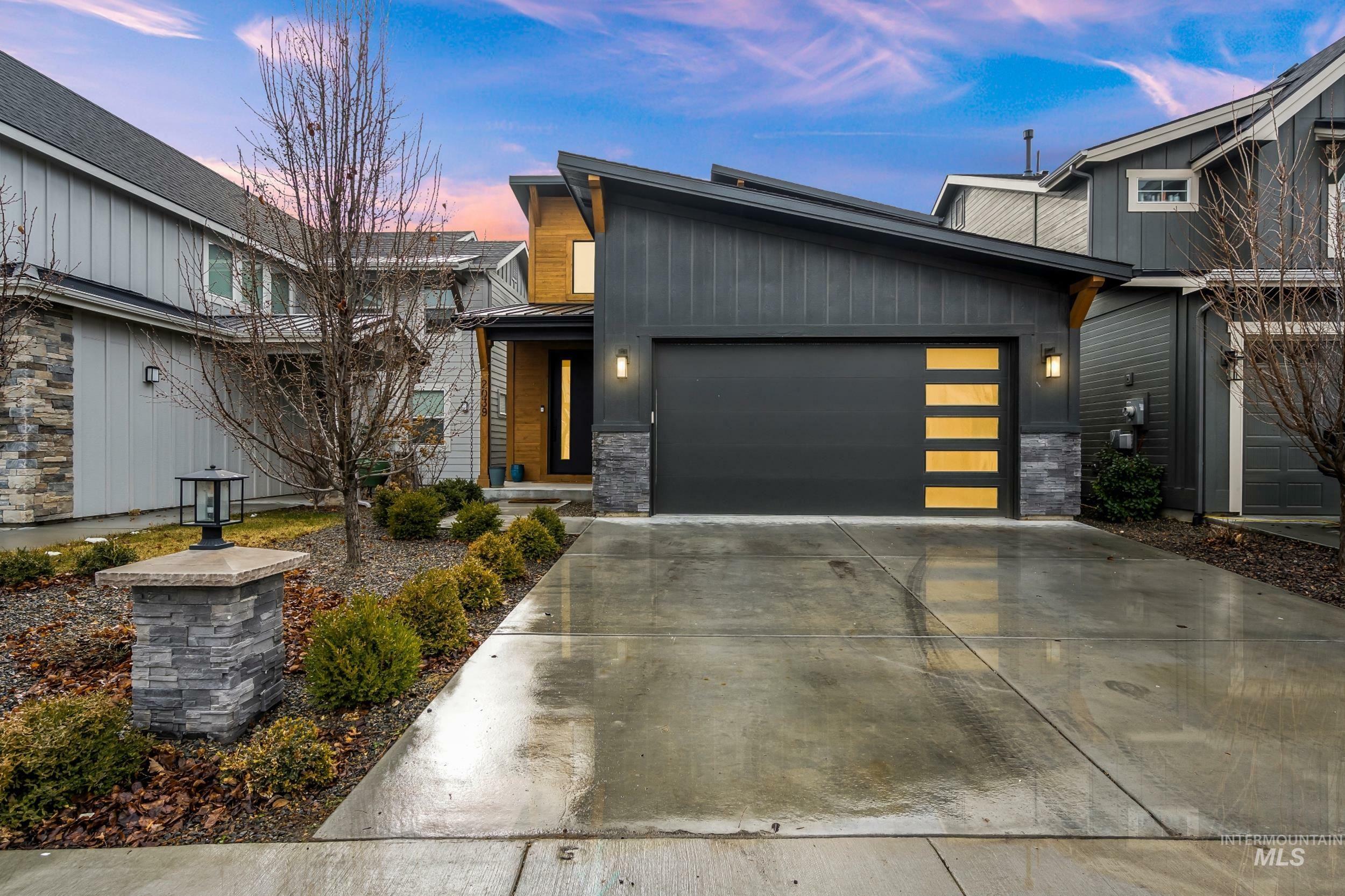 Property Photo: 2039 E Presidential ID 83642