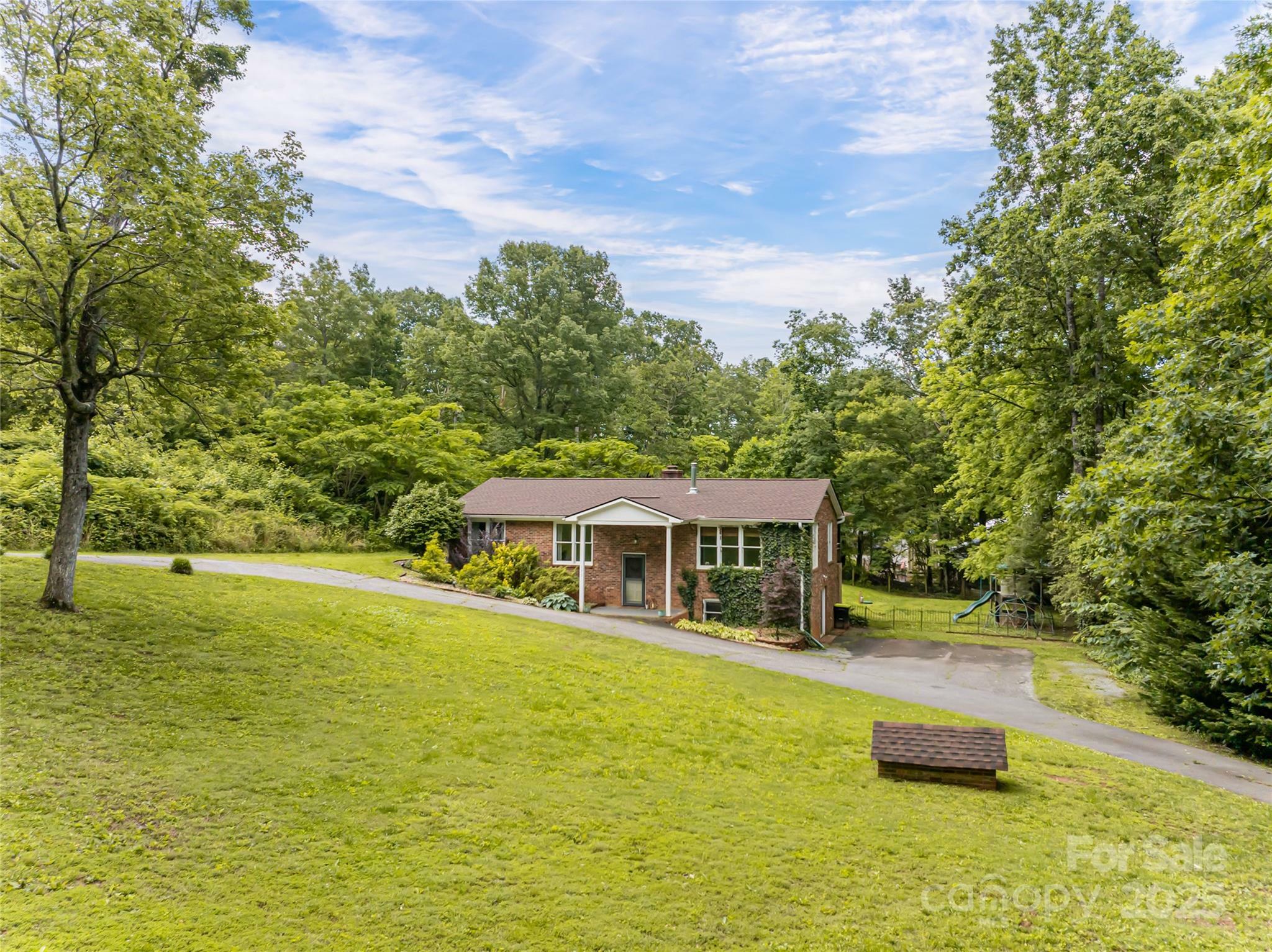 Property Photo: 170 Hillcrest Drive NC 28722
