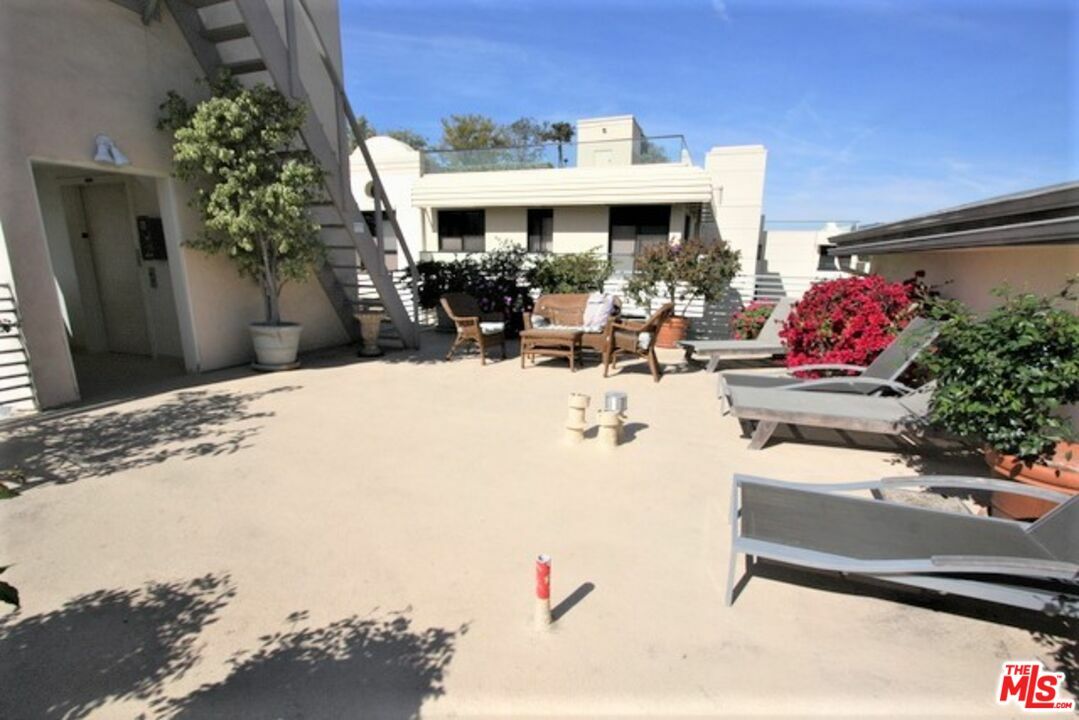 Property Photo:  757 Ocean Ave 314  CA 90402 