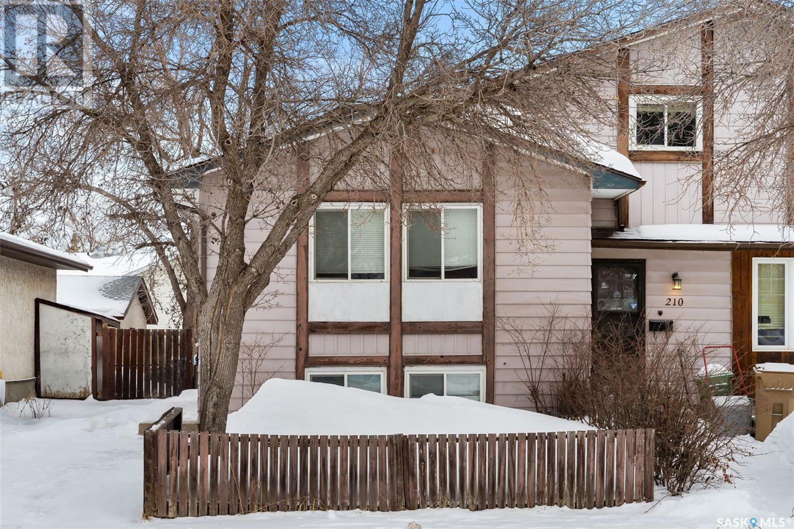 Property Photo:  206 Thomson Avenue  SK S4N 5L4 