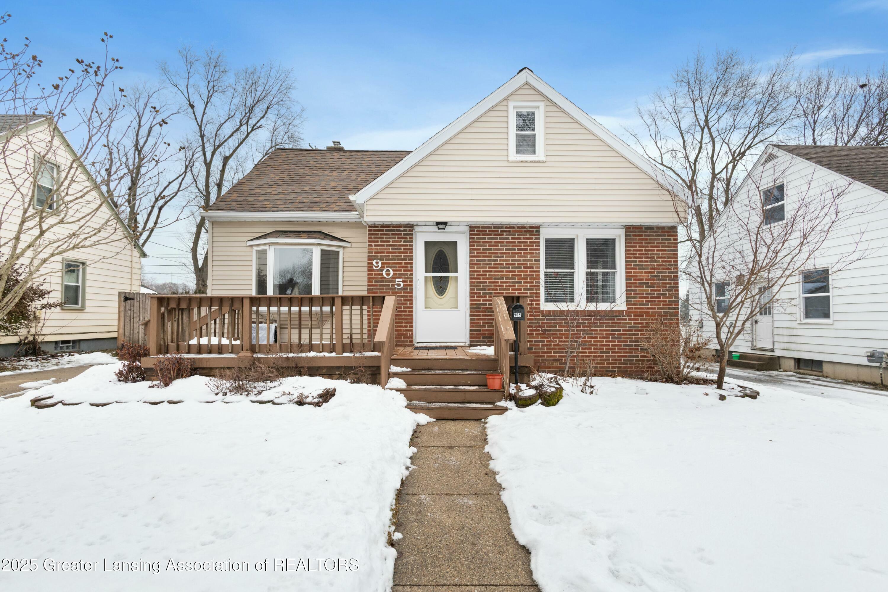 Property Photo: 905 Hamilton Avenue MI 48910