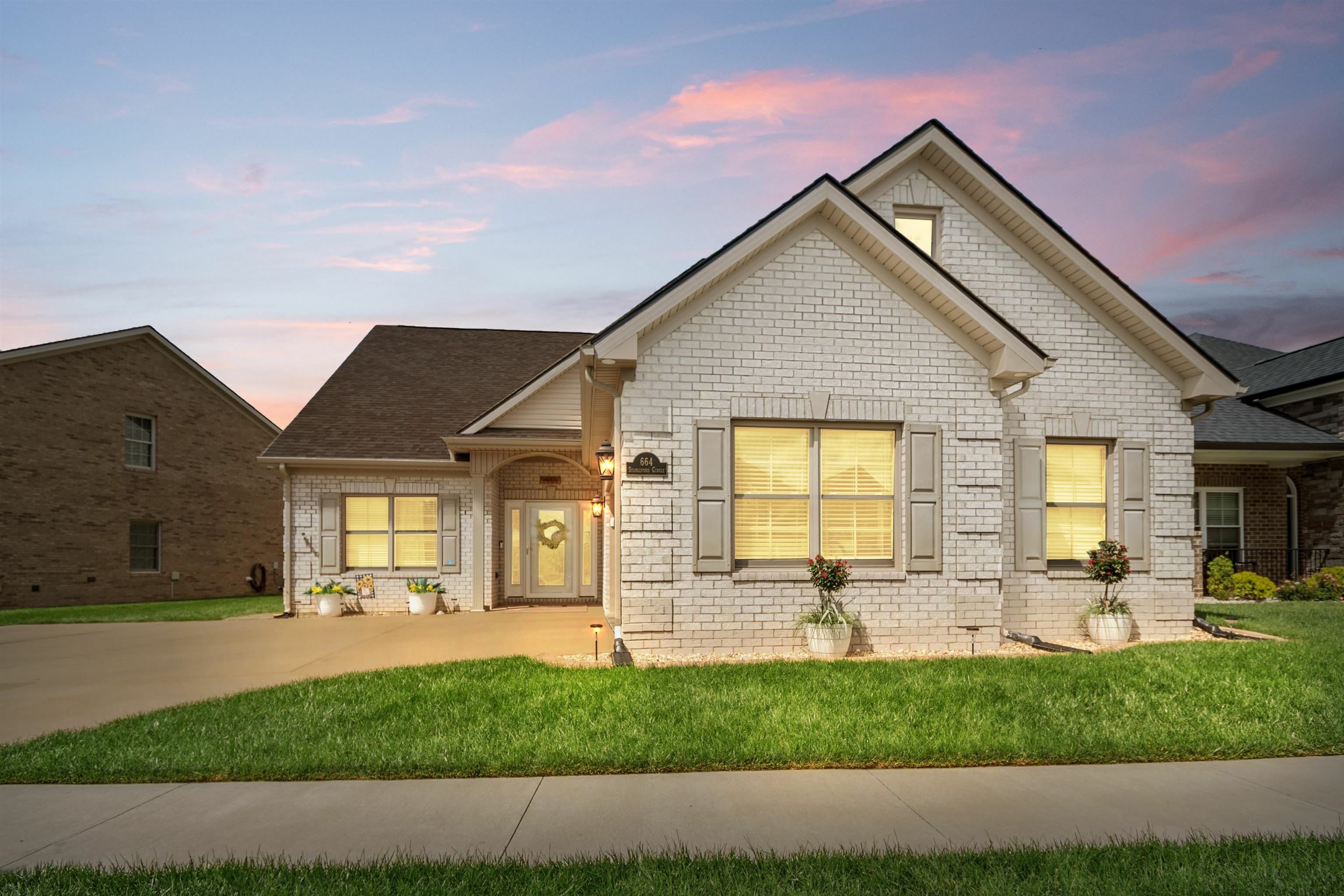 Property Photo: 664 Stableford Circle KY 42303