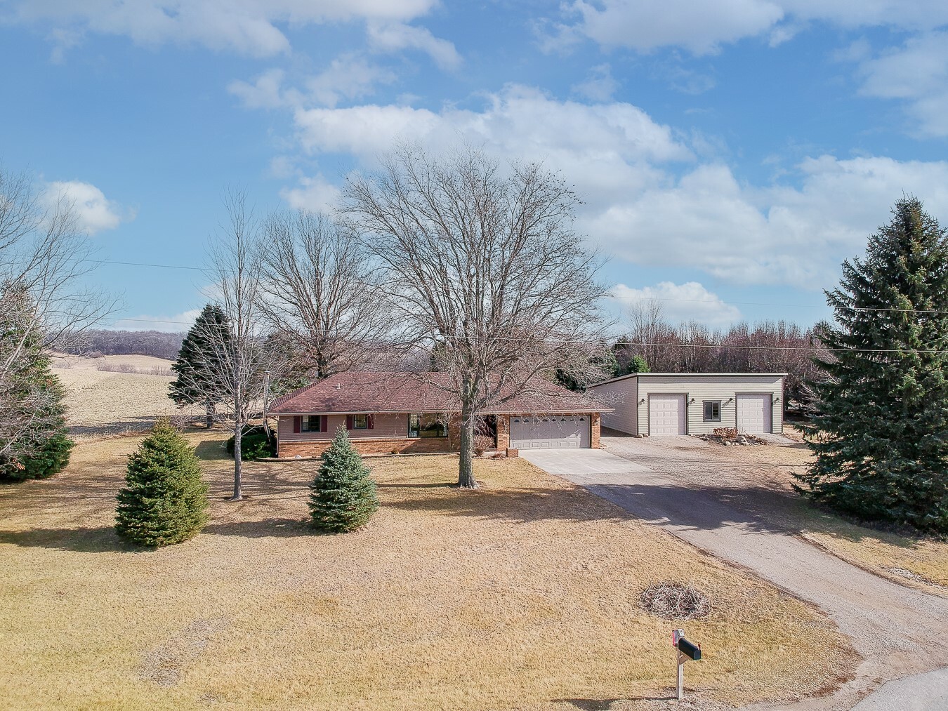 Property Photo:  10576 T14 Highway S  IA 50232 