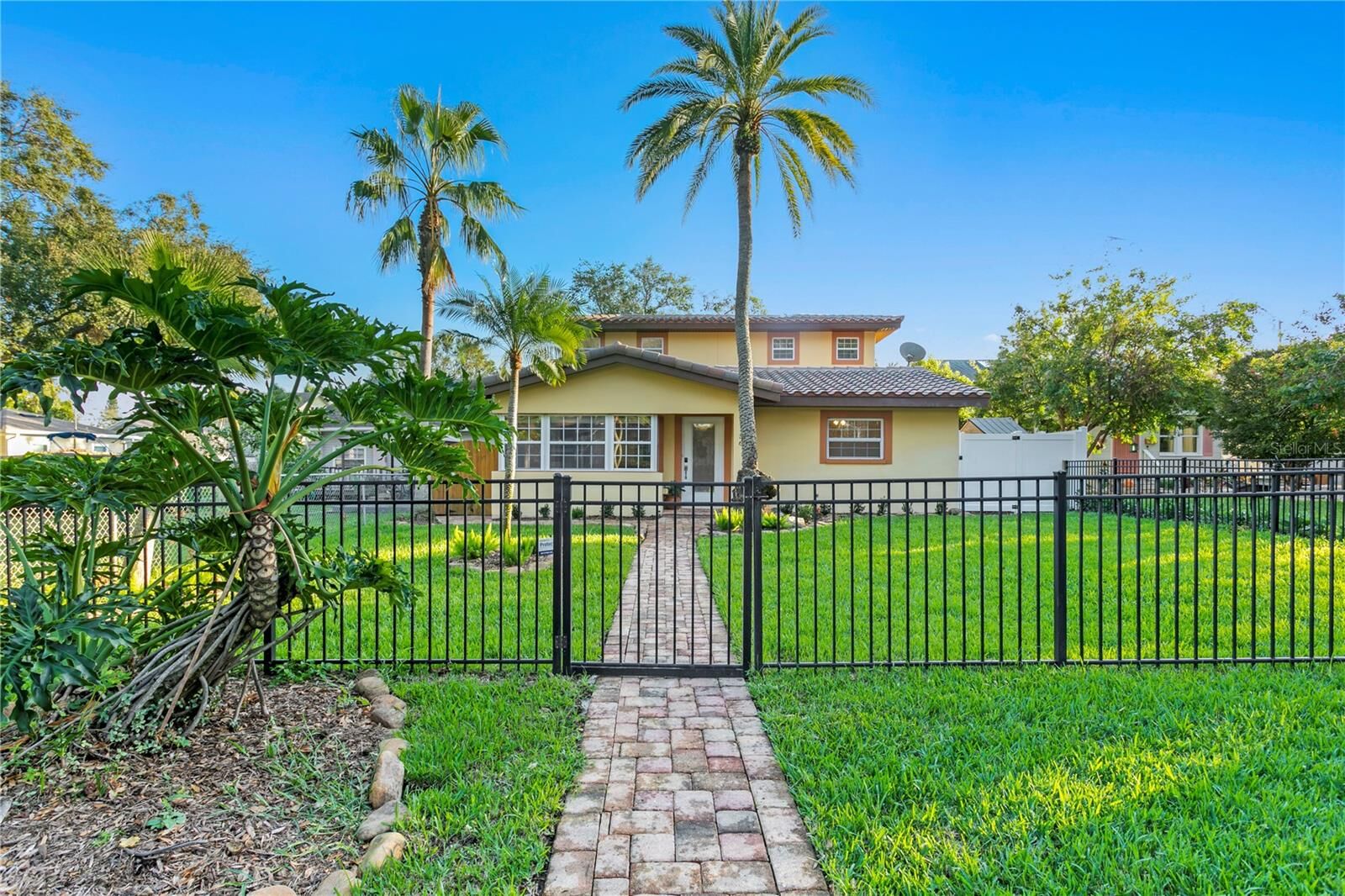 Property Photo:  156 29th Avenue N  FL 33704 