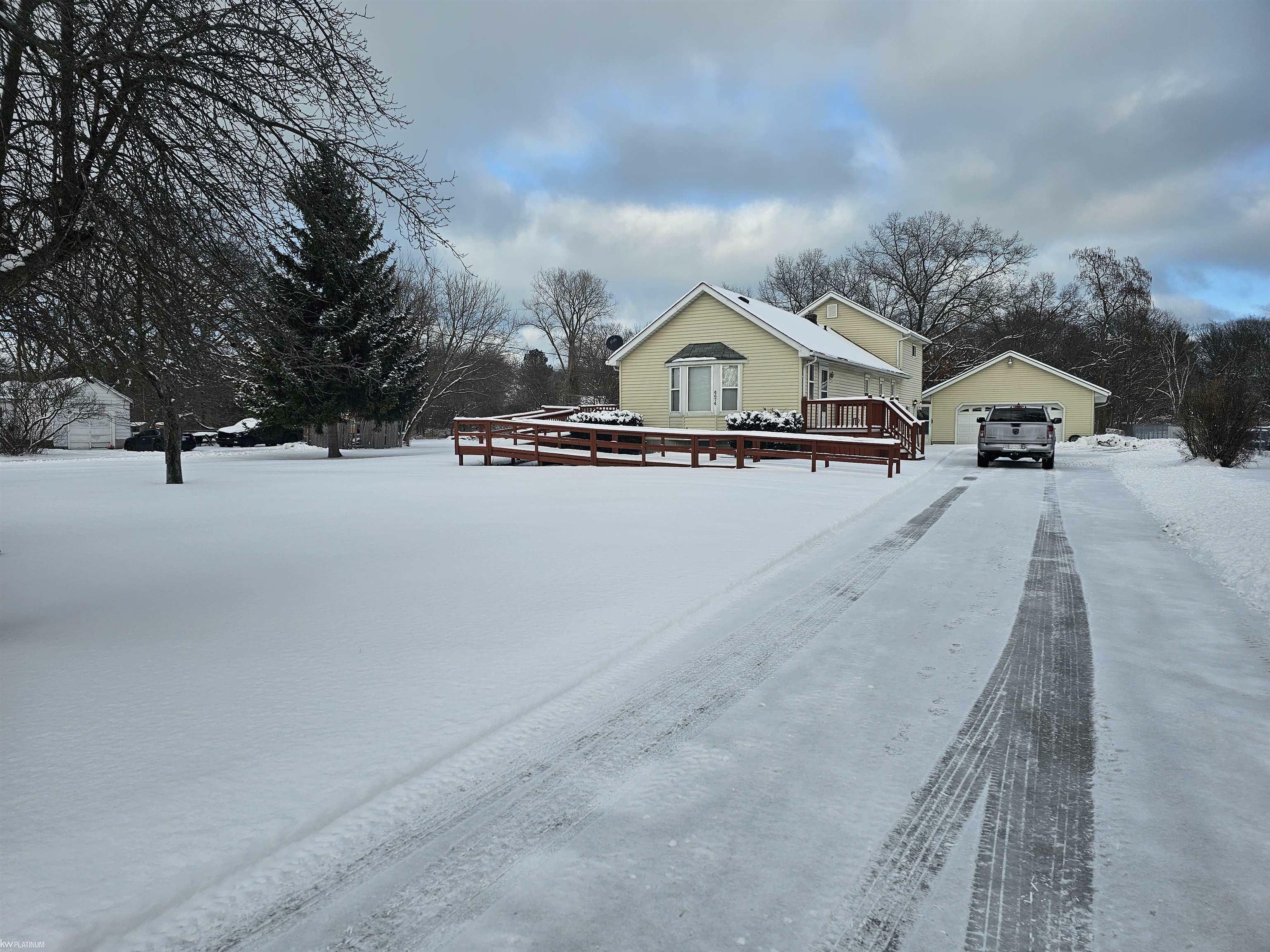 Property Photo:  4674 Meadowlawn Drive  MI 48059 