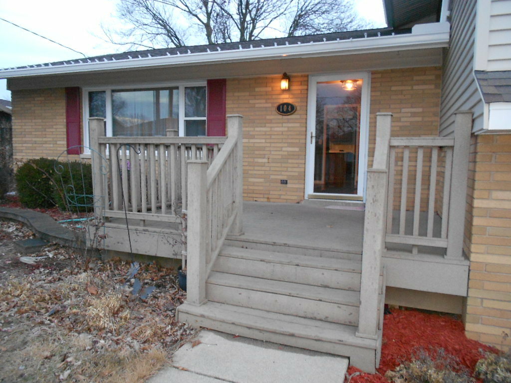 Property Photo:  104 N Howard Street  IL 61561 