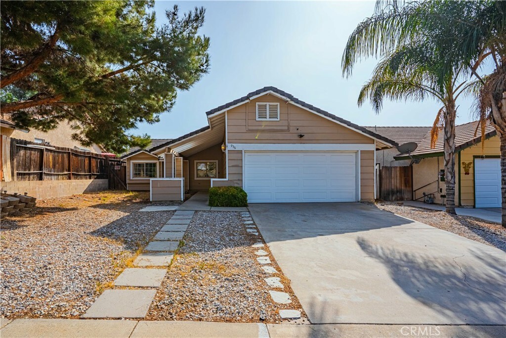 Property Photo:  936 Lake Meadow Court  CA 92530 