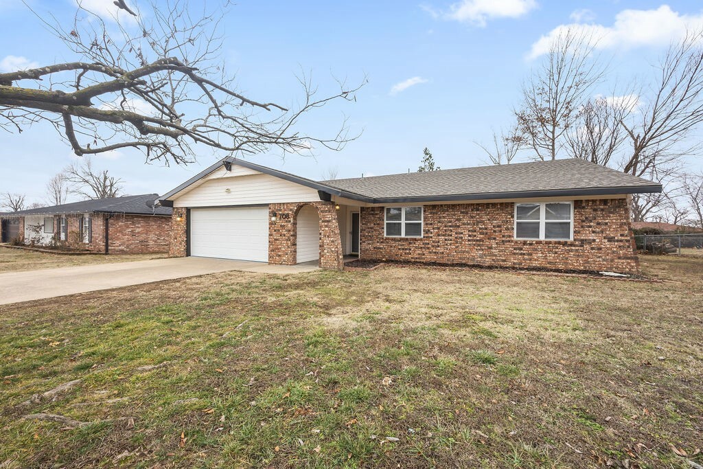 Property Photo:  708 S 19th Street  AR 72758 