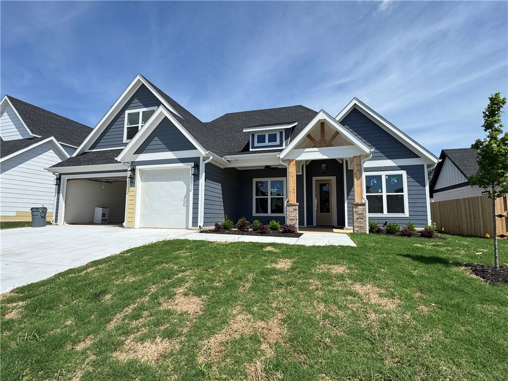 Property Photo:  2722 Eris Avenue  AR 72745 