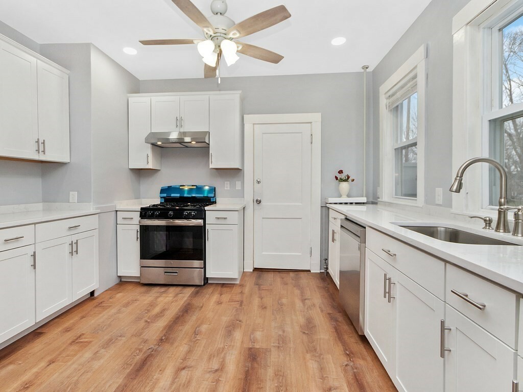 Property Photo:  81-83 Union St 1  MA 02472 