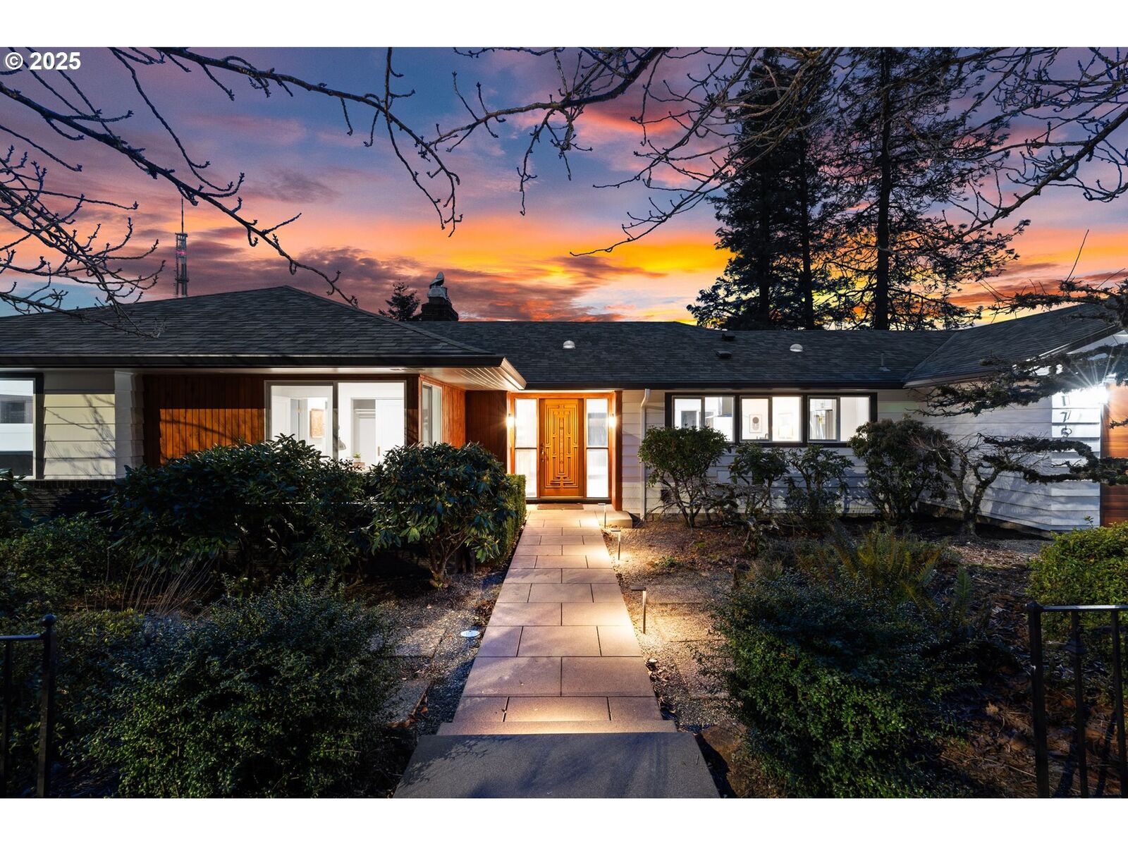 Property Photo: 4175 SW Council Crest Dr OR 97239