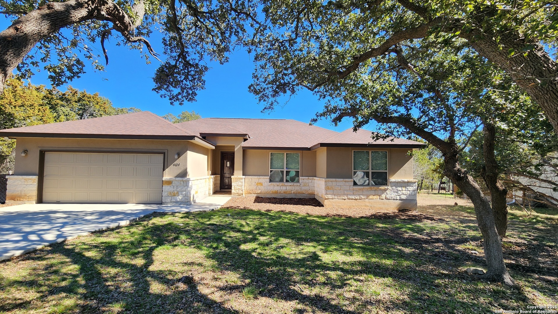 Property Photo:  909 Marlys Ave  TX 78133 