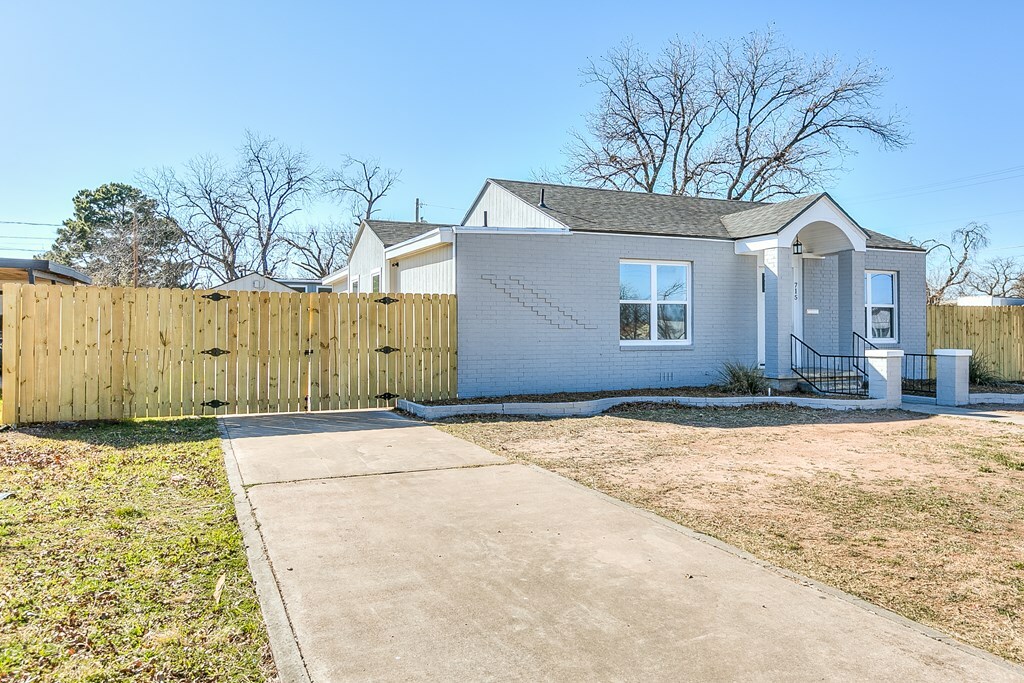 Property Photo:  715 N Monroe St  TX 76901 