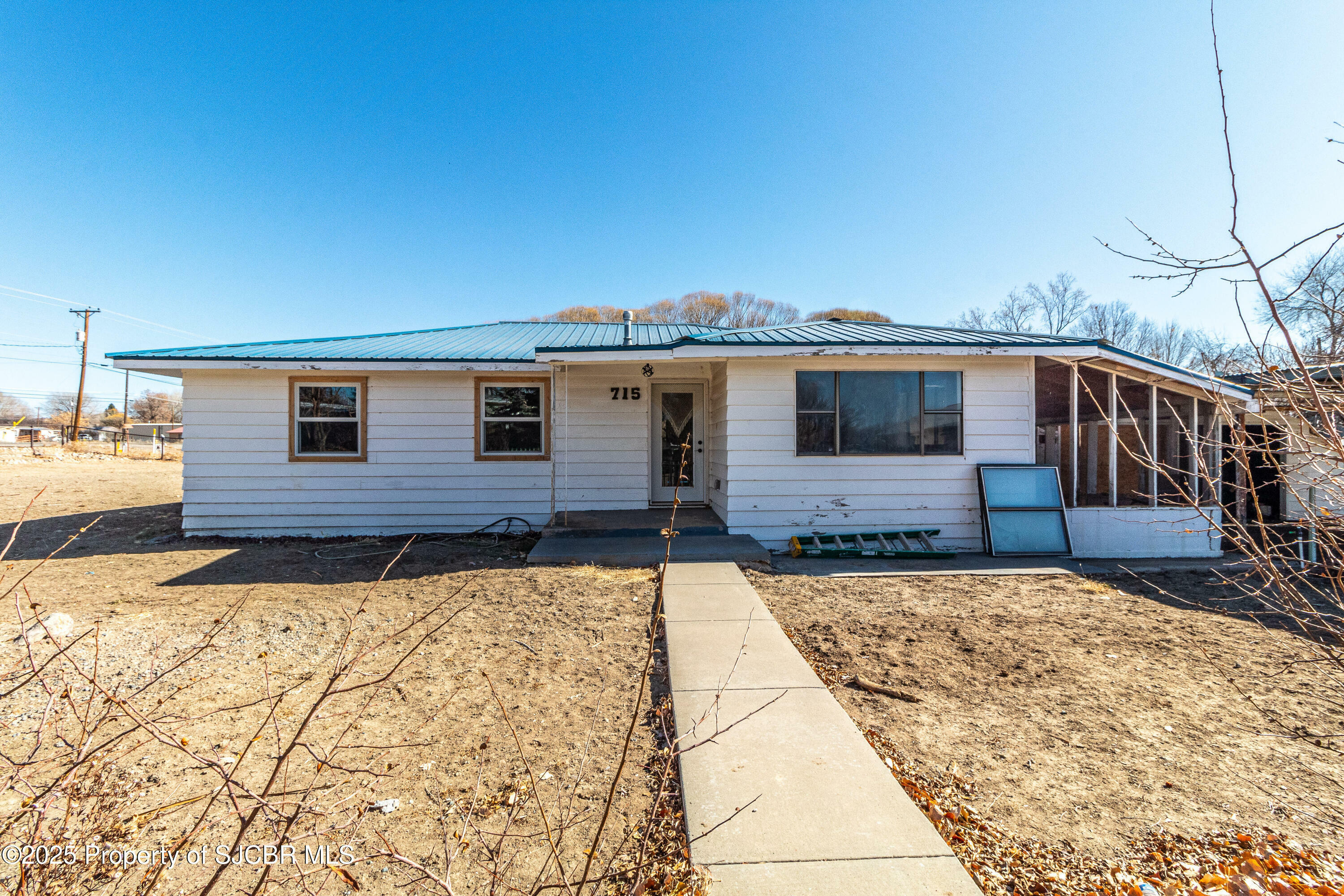 Property Photo: 715 Chapin Lane NM 87413