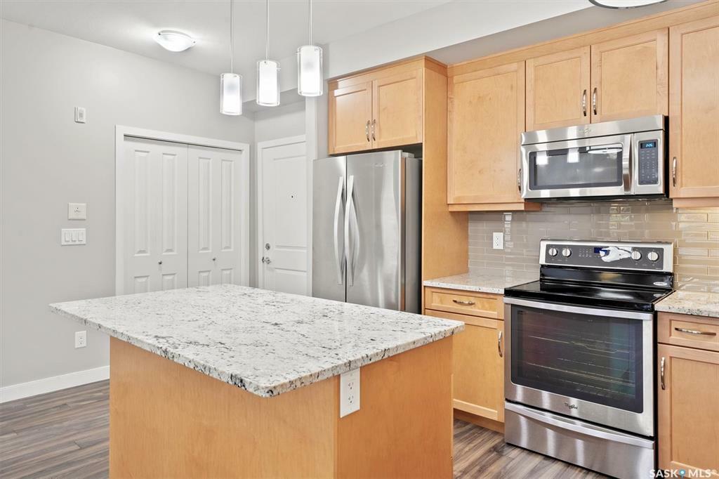 Property Photo:  1015 Moss Avenue 111  SK S7H 4J3 