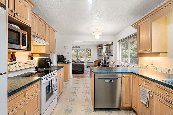 Property Photo: 1116 Monica Terr BC V9C 3V2