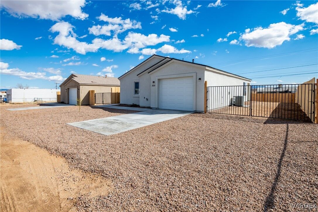 Property Photo: 3150 E Neal Avenue AZ 86409