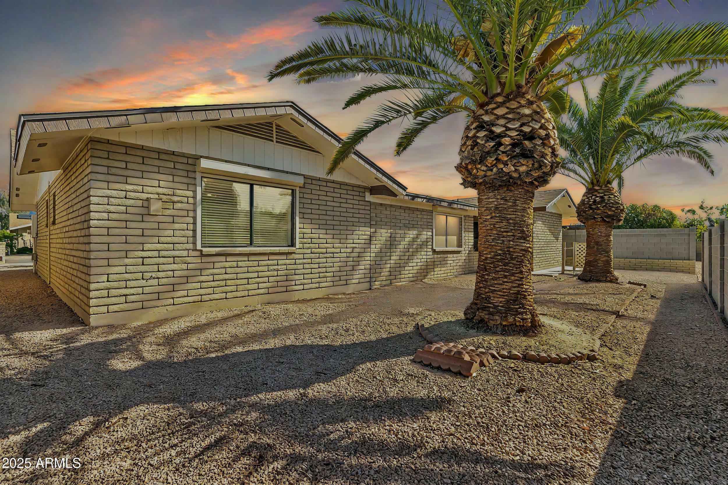 Property Photo: 864 S Roanoke Street AZ 85206