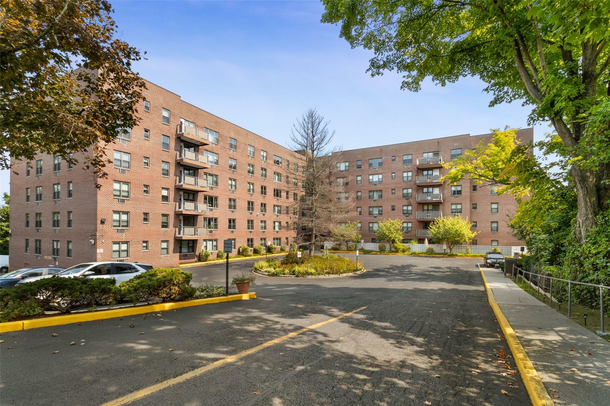 Property Photo:  77 Carpenter Avenue 1R  NY 10549 