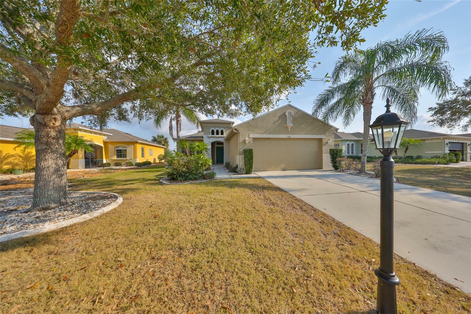 Property Photo:  918 Regal Manor Way  FL 33573 