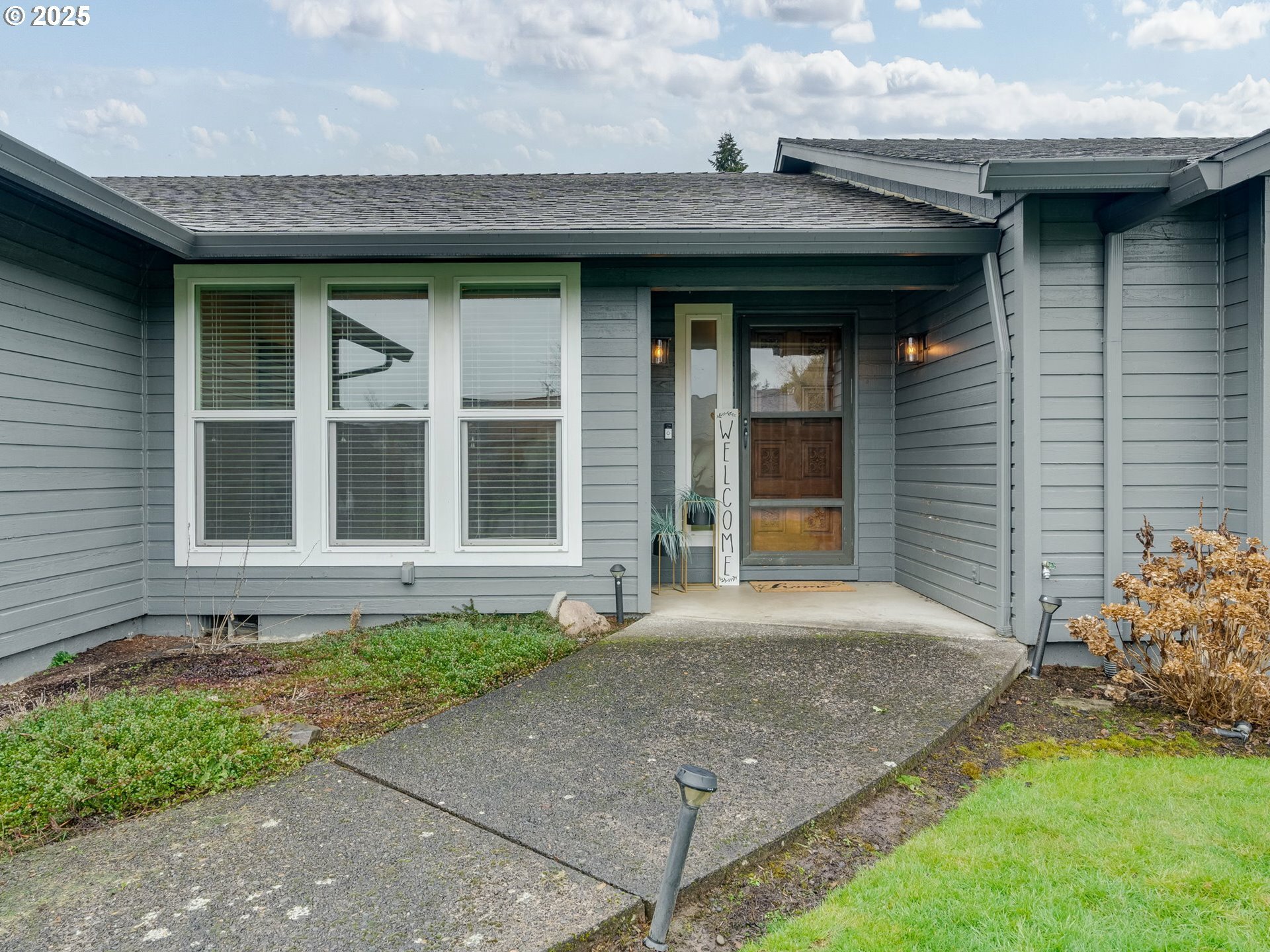 Property Photo:  13311 NE 4th Ct  WA 98685 