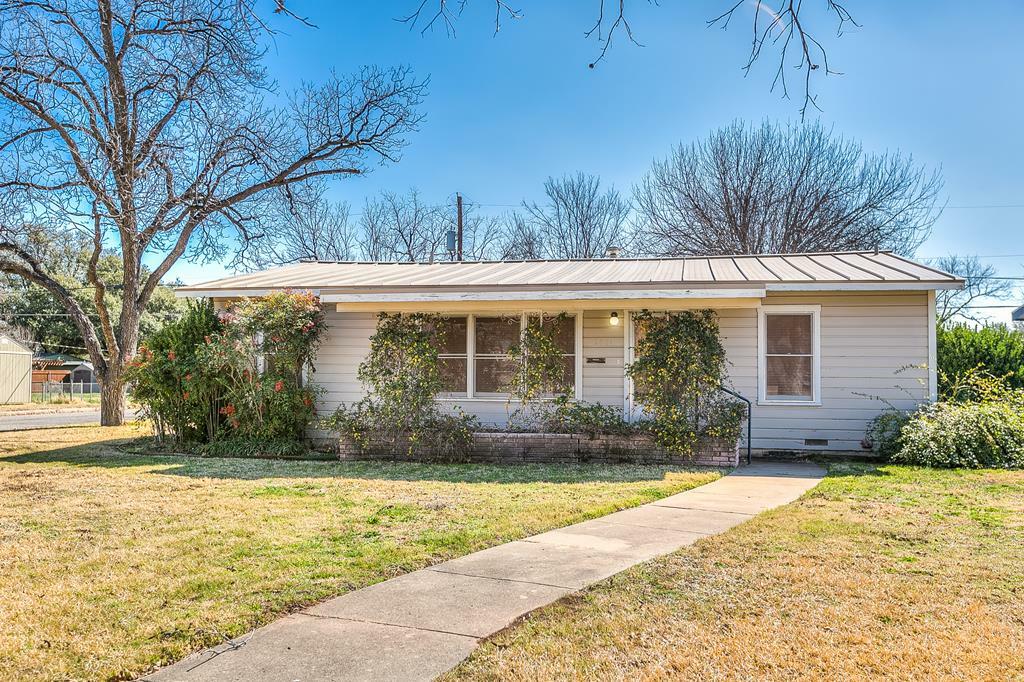 Property Photo: 2801 W Beauregard Ave TX 76901