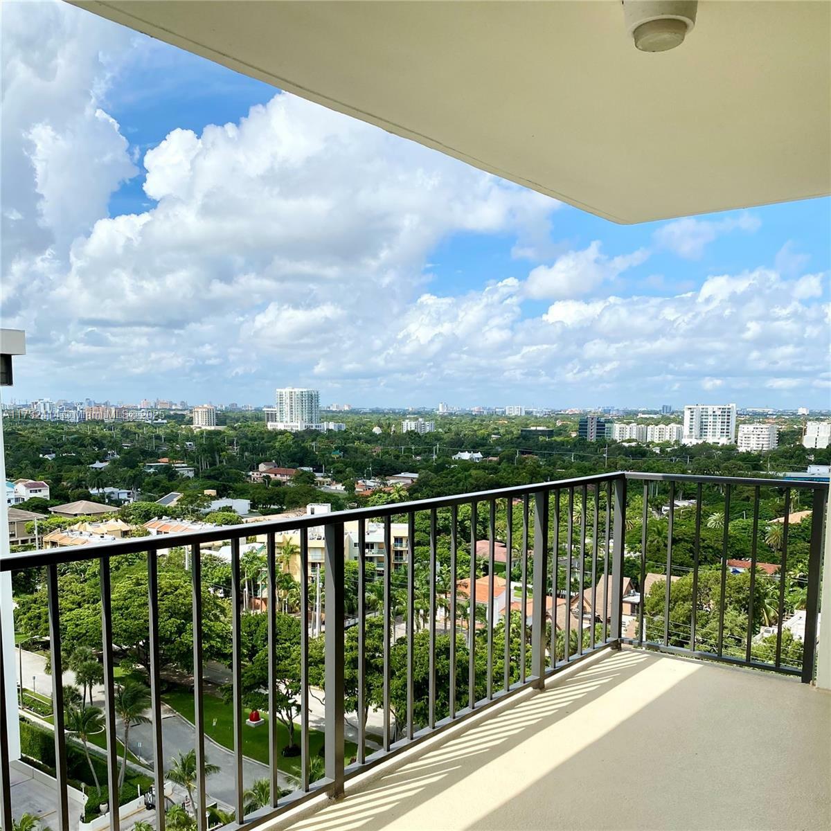 Property Photo:  1901 Brickell Ave B1705  FL 33129 