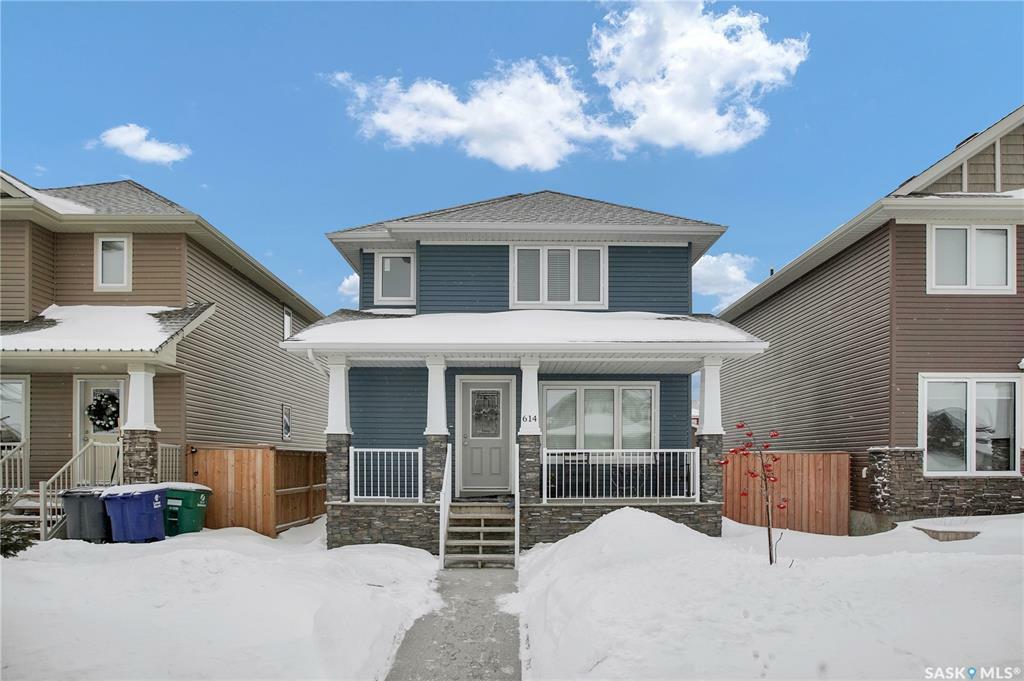 Property Photo:  614 Kolynchuk Court  SK S7T 0W1 