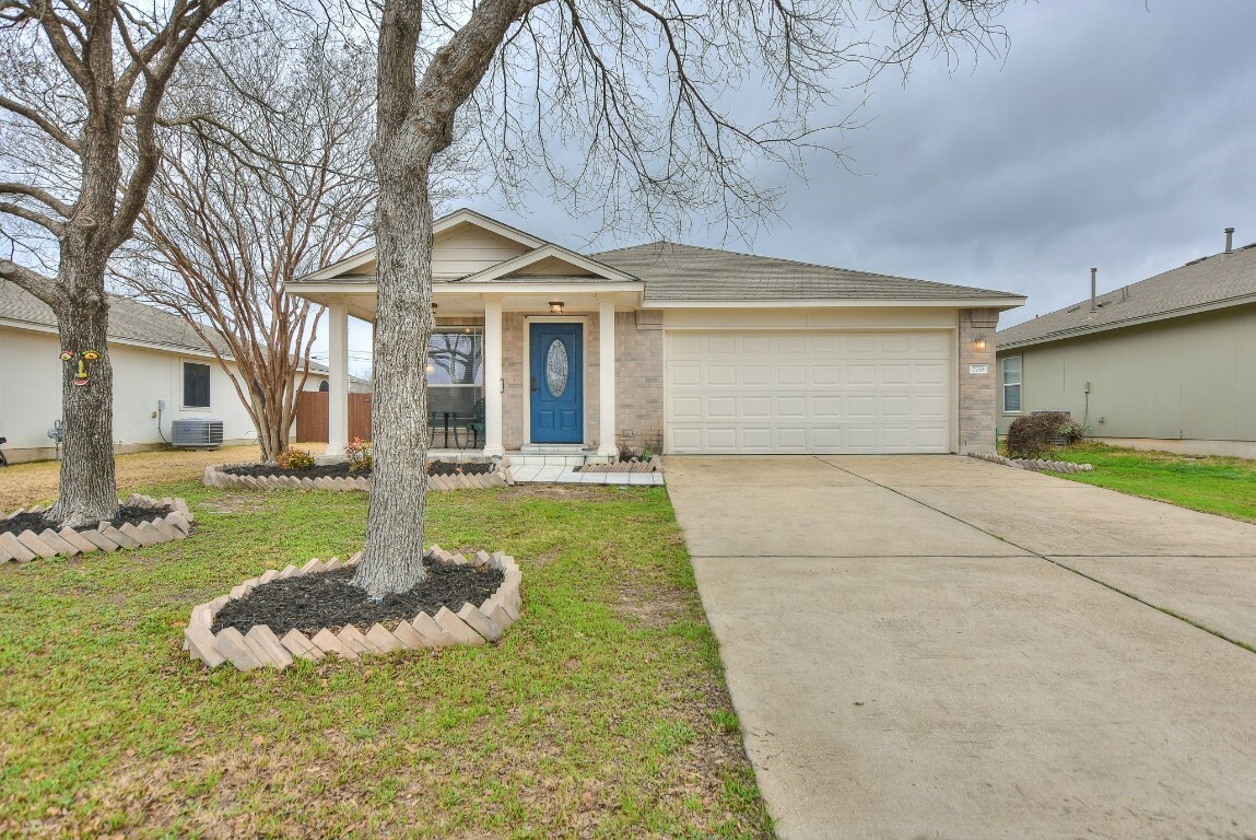 Property Photo: 2718 Summerwalk Place TX 78665