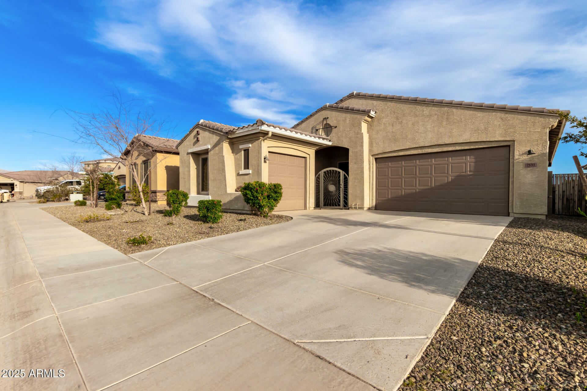 Property Photo: 7533 S Woodchute Drive AZ 85118