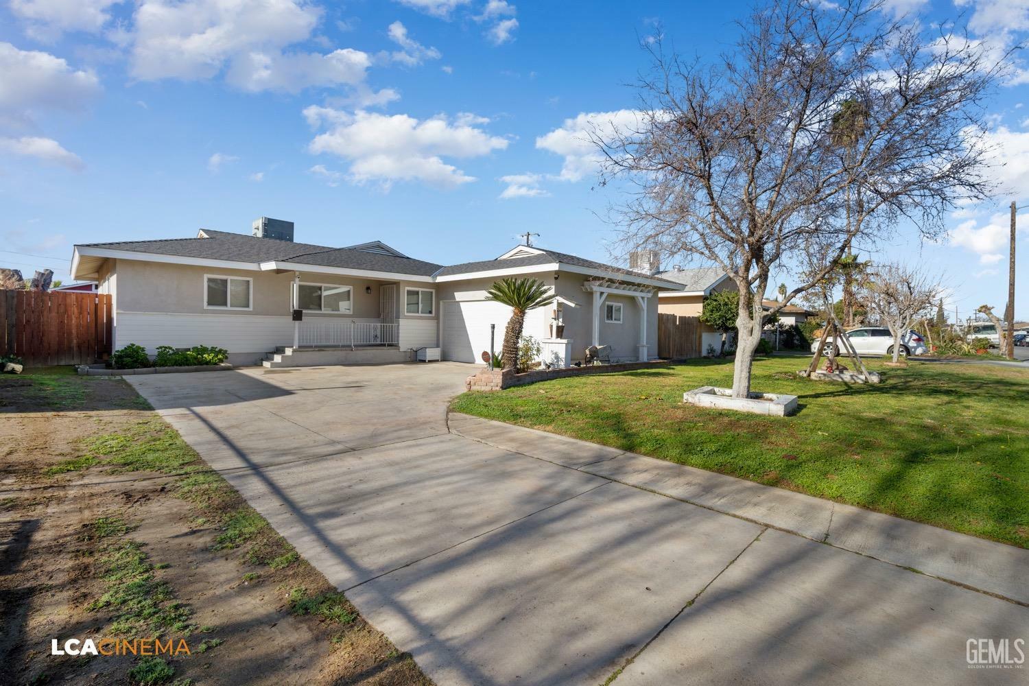 Property Photo:  1109 Rosalia Drive  CA 93304 