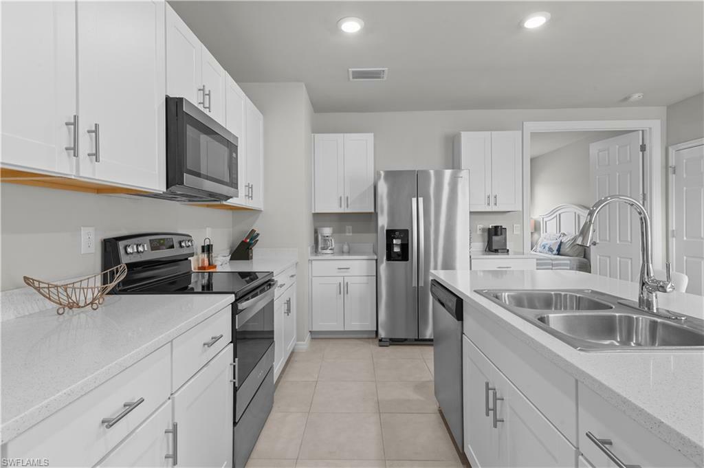 Property Photo:  4320 Little Hickory Rd  FL 34134 