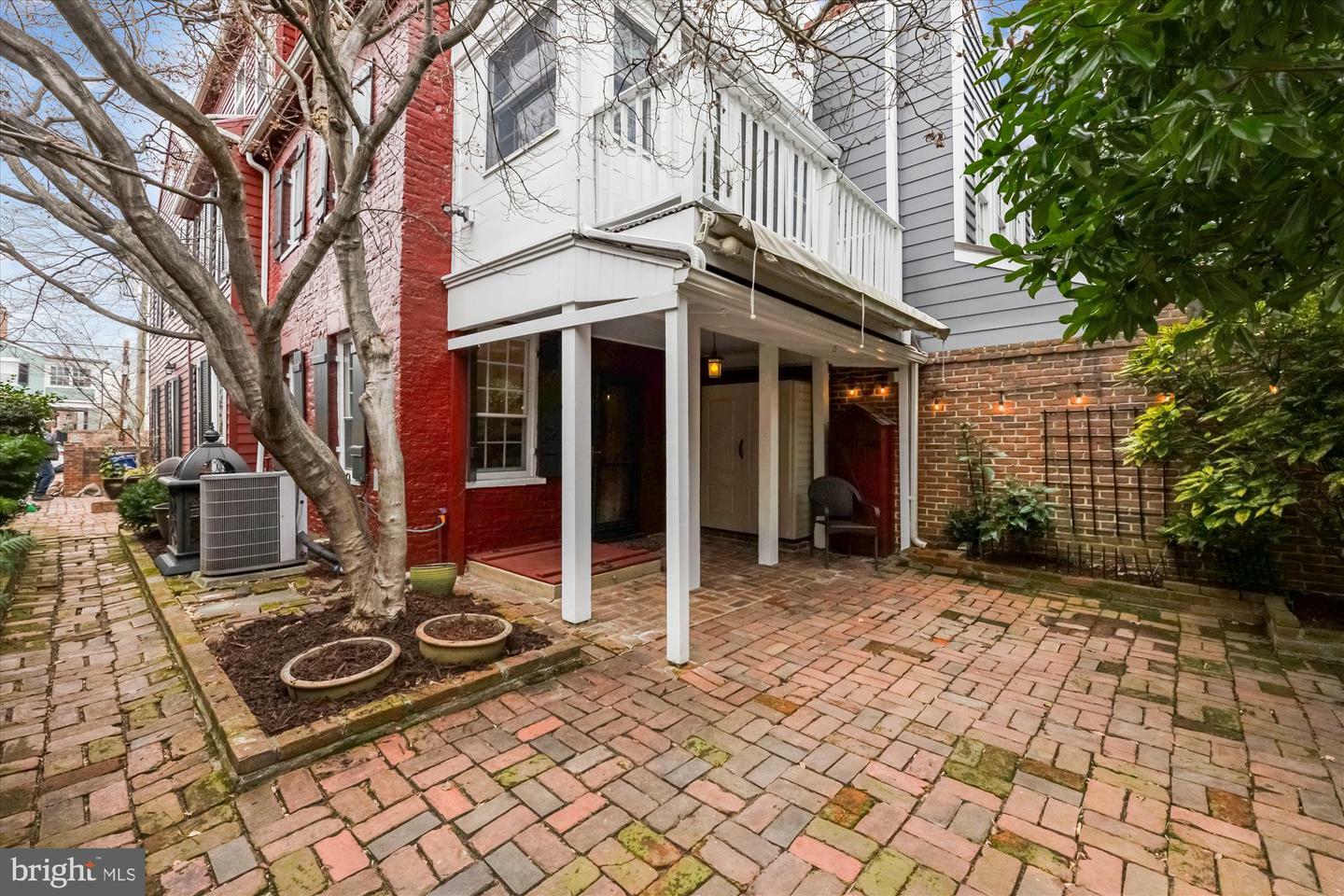 Property Photo:  510 Queen Street  VA 22314 