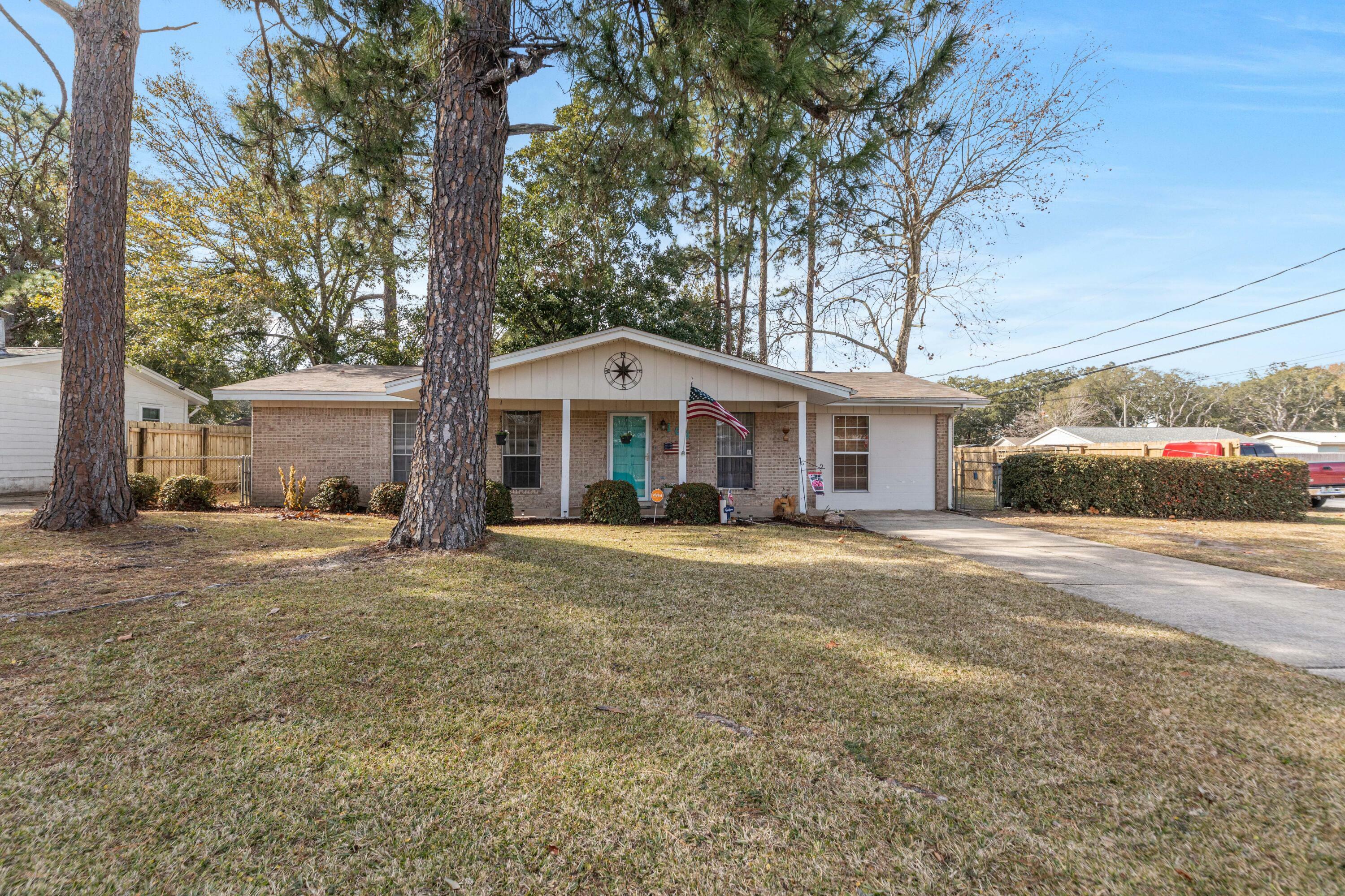 Property Photo: 108 NW Benarr Avenue FL 32548