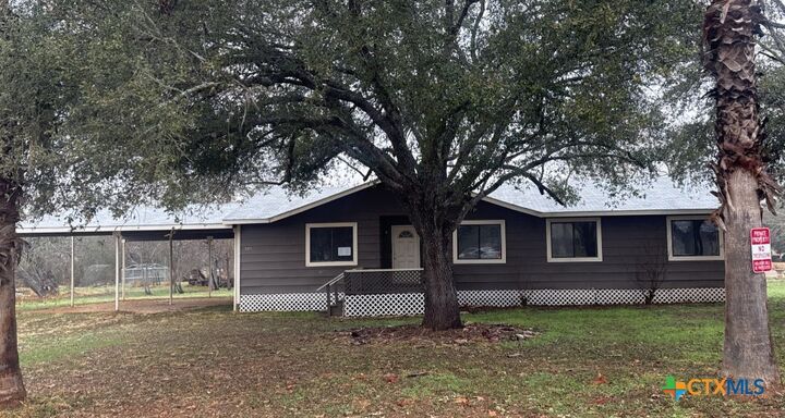 521 Quail Lane  Floresville TX 78114 photo