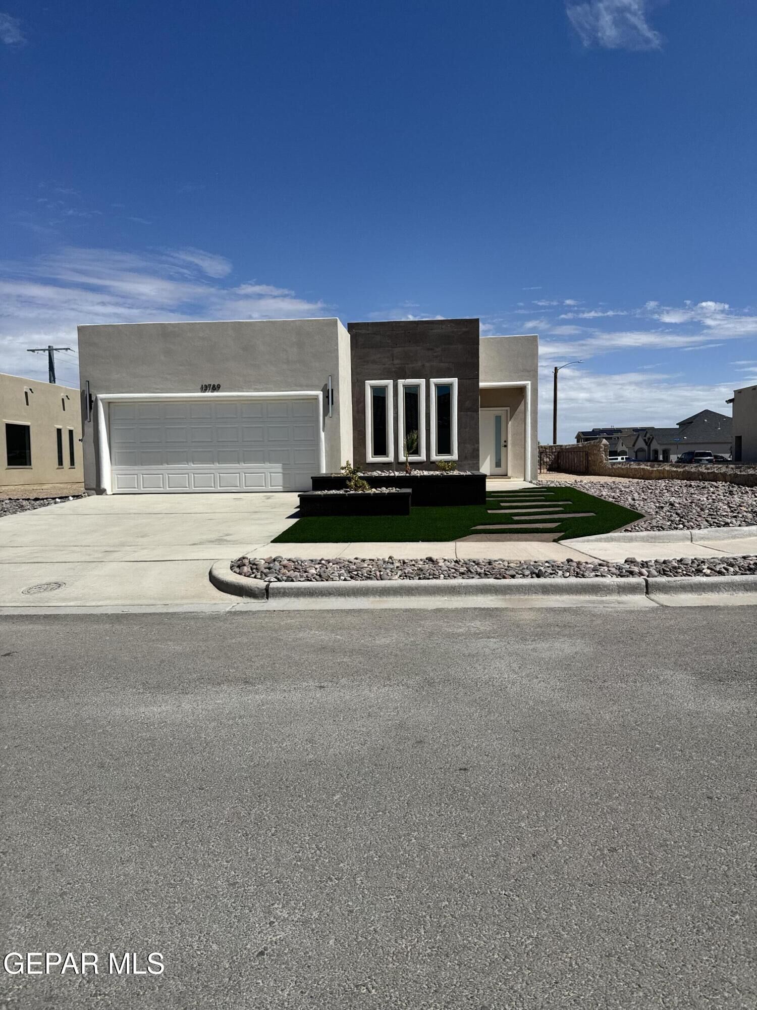 Property Photo: 933 Sandhurst Place TX 79928