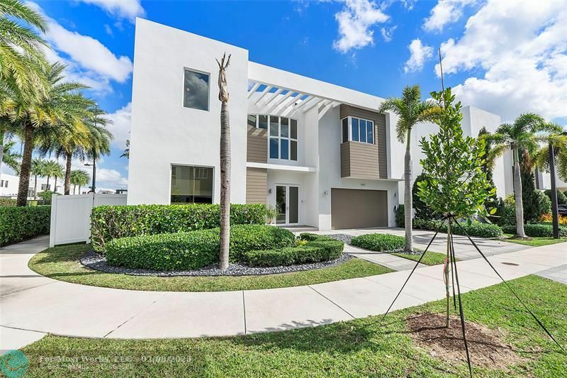 Property Photo:  7477 NW 99 Ave  FL 33178 