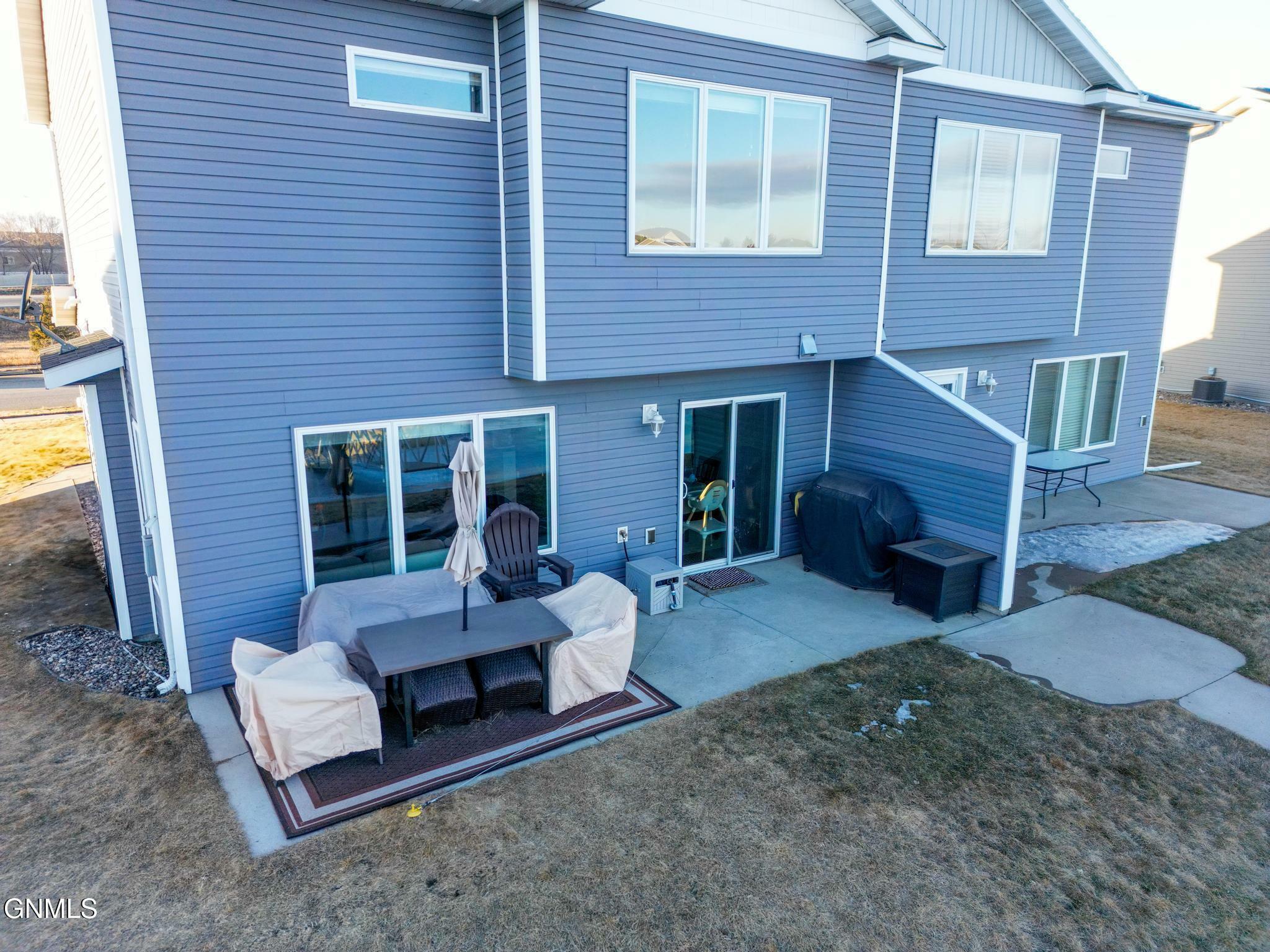 Property Photo:  2110 Marina Road SE  ND 58554 