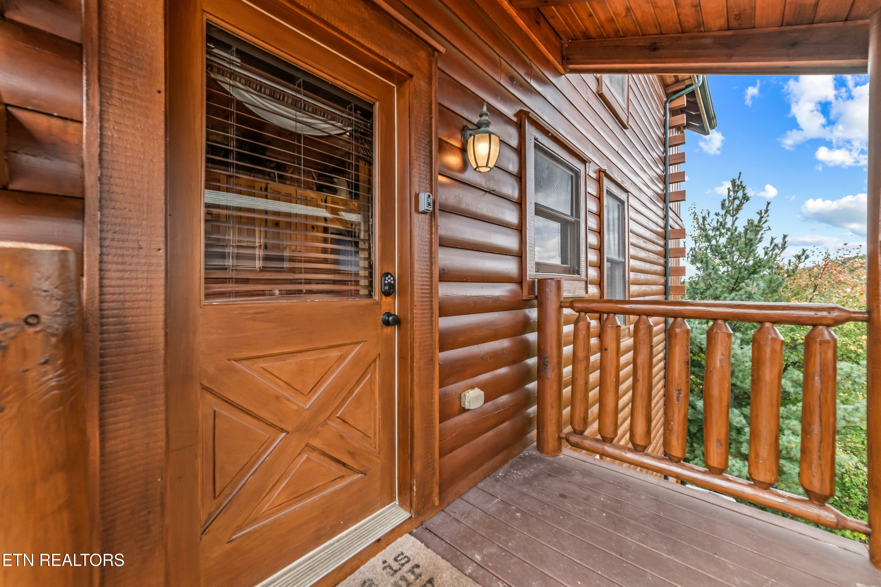 Property Photo: 2835 White Oak Ridge Lane TN 37862