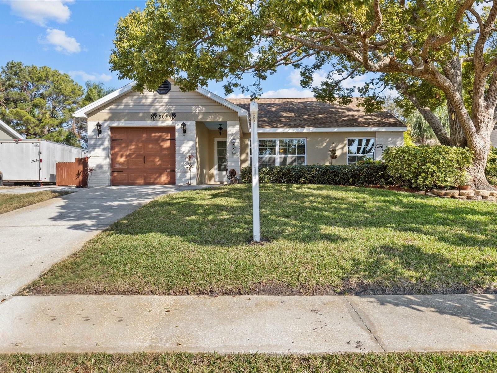 Property Photo:  807 Cavemill Way  FL 34689 