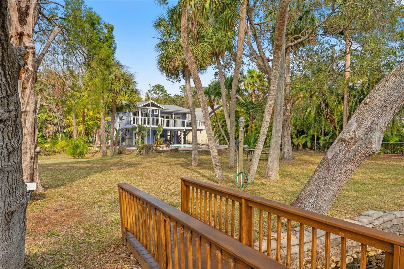 Property Photo:  906 W Henry Avenue  FL 33604 