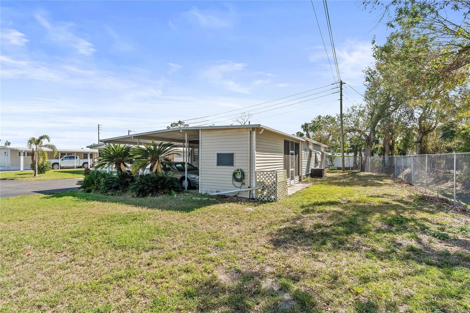 Property Photo:  703 Corsica Court  FL 34207 