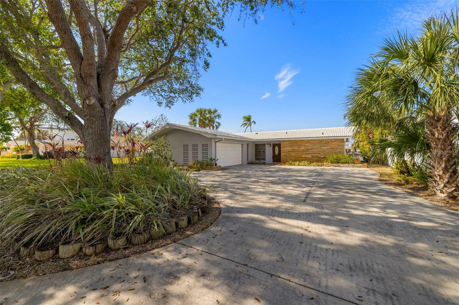 Property Photo:  521 Harbor Drive N  FL 33785 