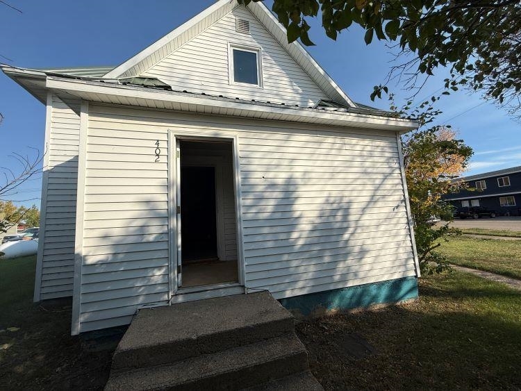 402 NW 1st St  Crosby ND 58730 photo