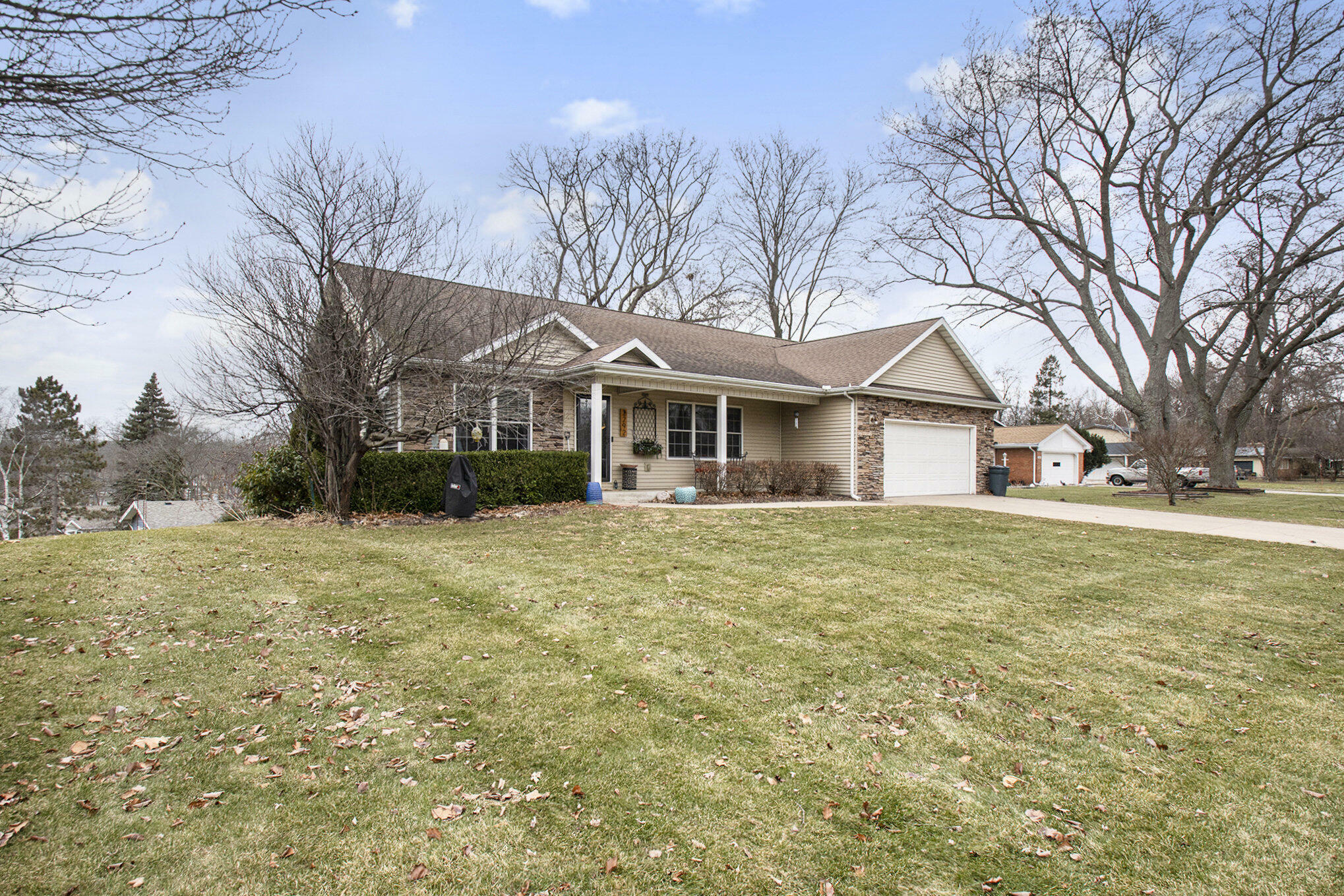 Property Photo:  2292 Riverview Court  MI 49022 