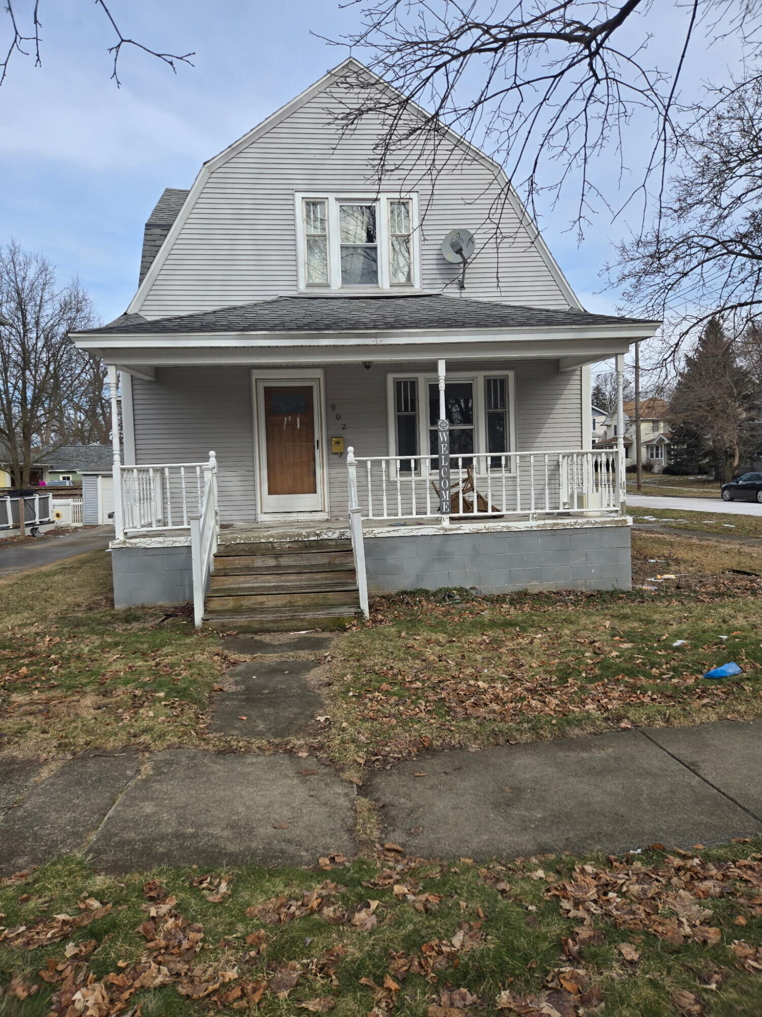 Property Photo:  902 W Washington Avenue  MI 49203 