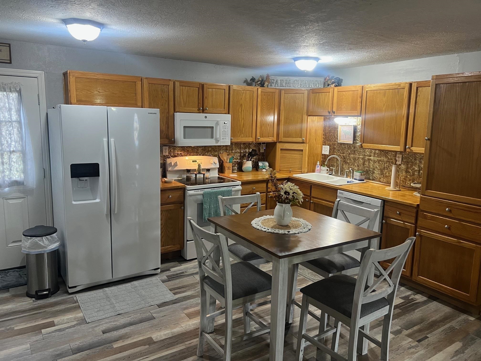 Property Photo:  250 W Herring  TX 77659 