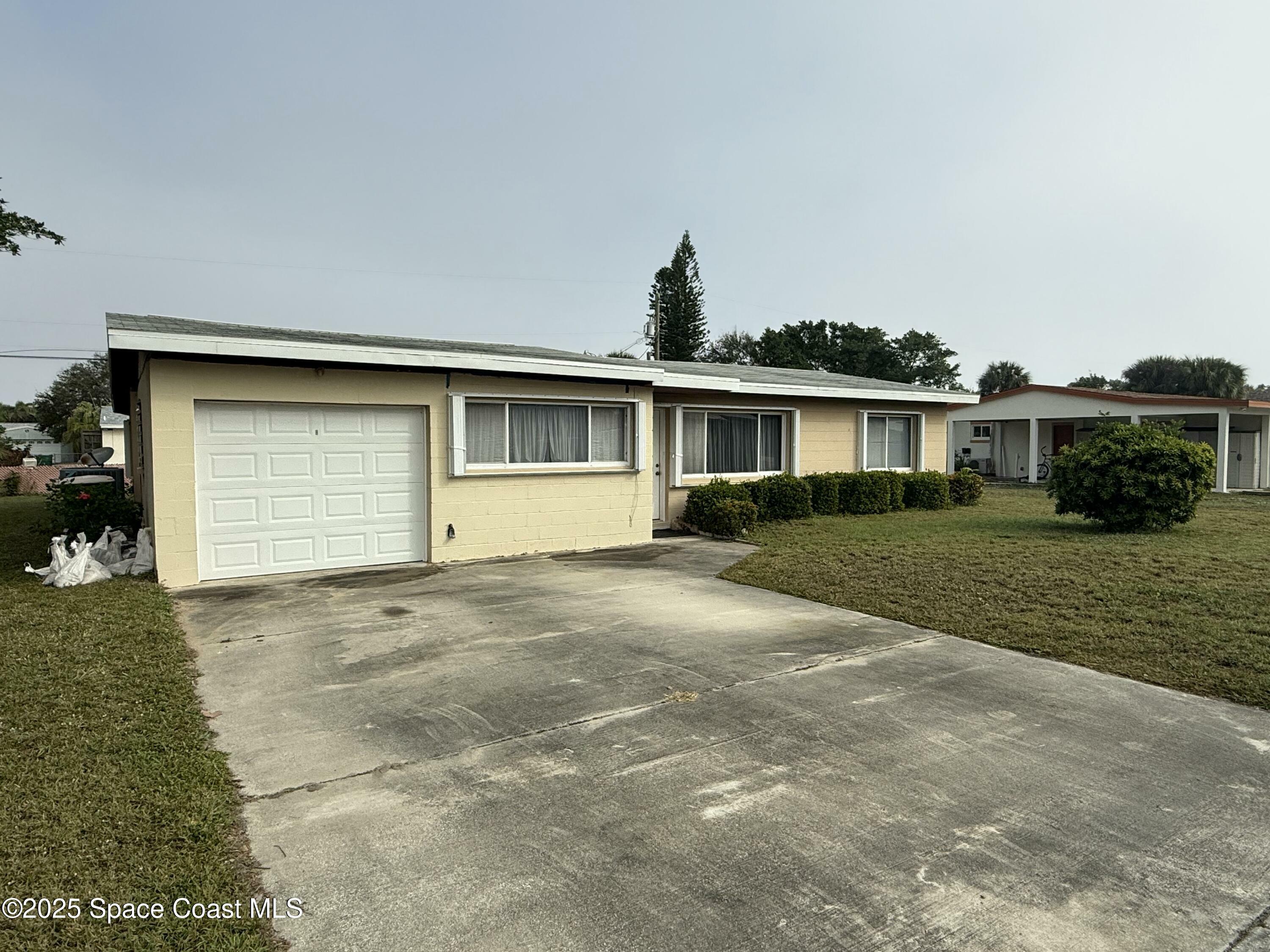 Property Photo:  270 Cinnamon Drive  FL 32937 