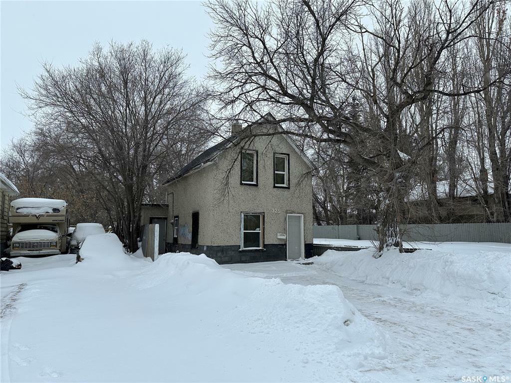 Property Photo:  325 Q Avenue S  SK S7M 2Y2 